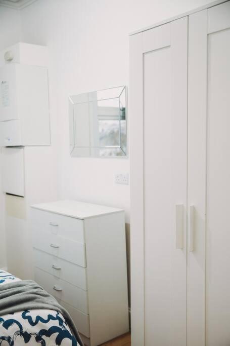 3 Bed Flat With Balcony Central ลอนดอน ภายนอก รูปภาพ
