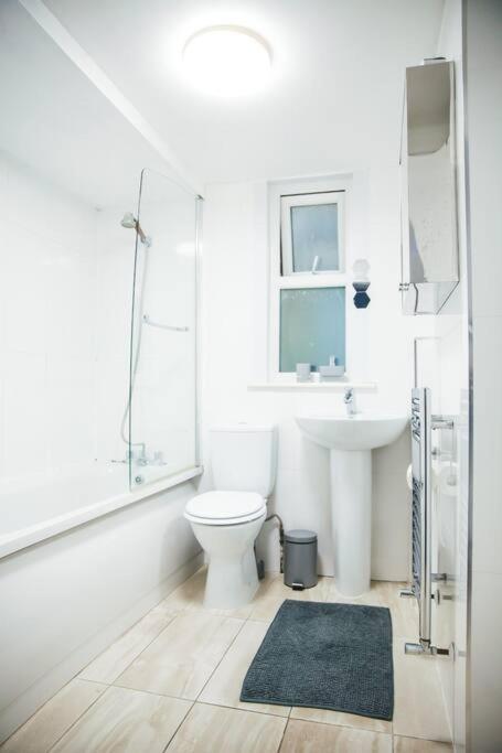 3 Bed Flat With Balcony Central ลอนดอน ภายนอก รูปภาพ