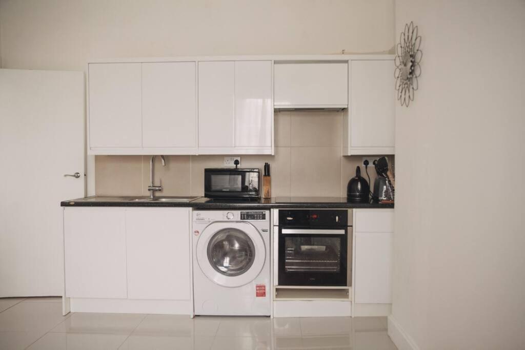 3 Bed Flat With Balcony Central ลอนดอน ภายนอก รูปภาพ