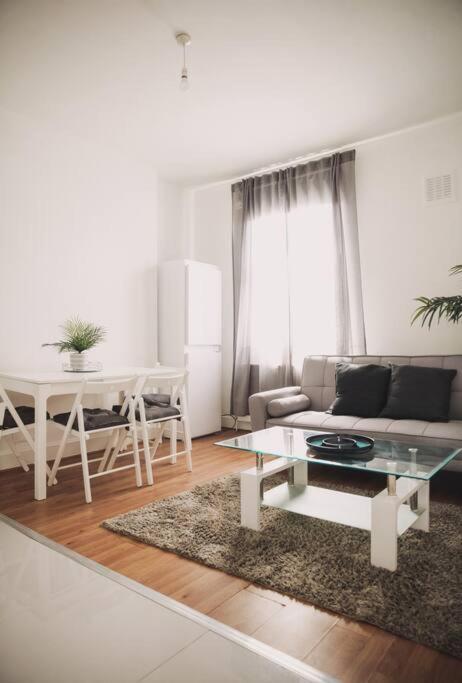 3 Bed Flat With Balcony Central ลอนดอน ภายนอก รูปภาพ