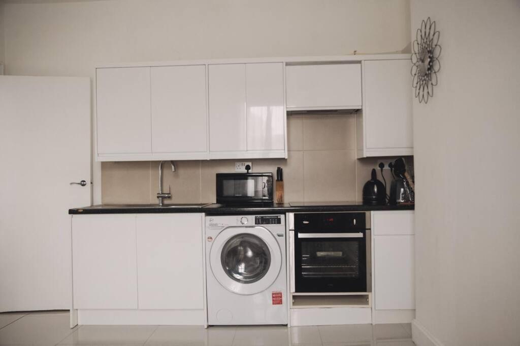 3 Bed Flat With Balcony Central ลอนดอน ภายนอก รูปภาพ