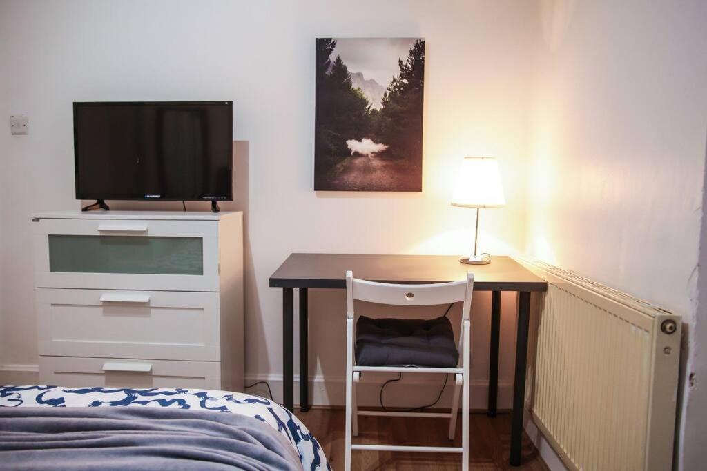 3 Bed Flat With Balcony Central ลอนดอน ภายนอก รูปภาพ