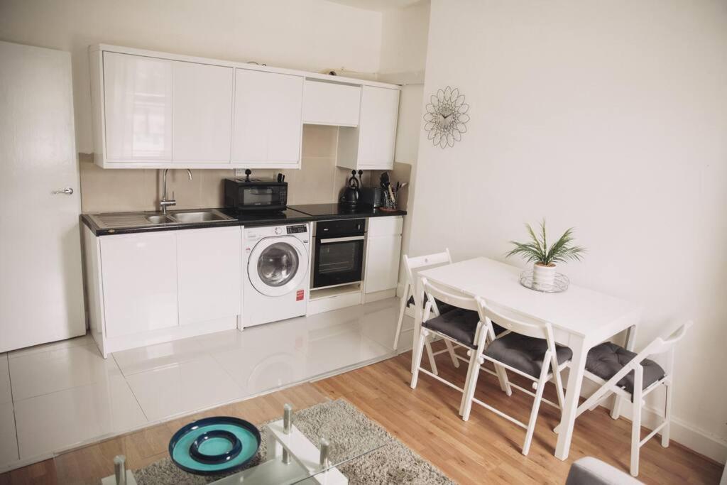 3 Bed Flat With Balcony Central ลอนดอน ภายนอก รูปภาพ