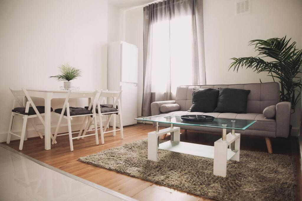 3 Bed Flat With Balcony Central ลอนดอน ภายนอก รูปภาพ